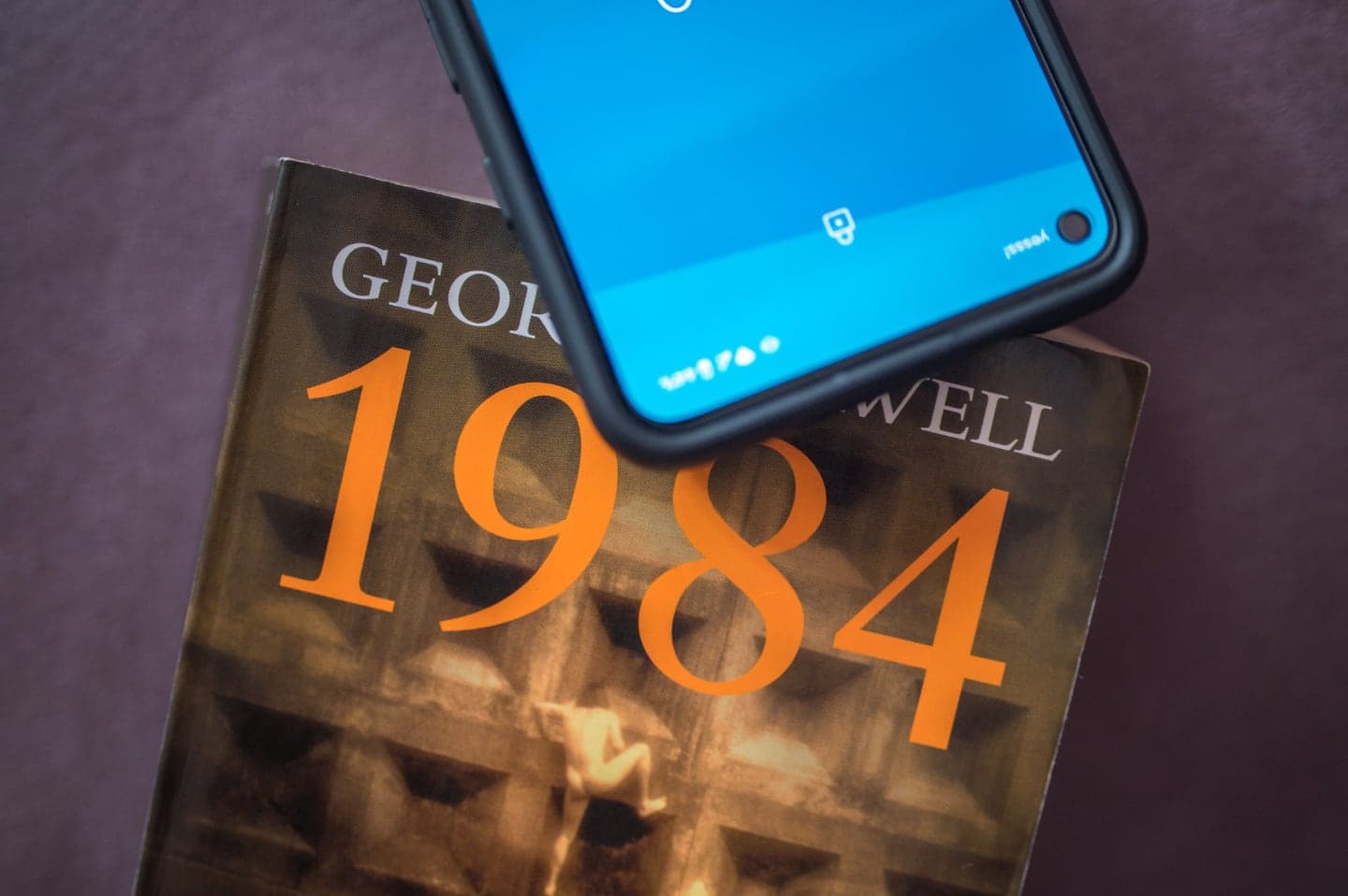 George Orwell, smartphone, bezpečnost, soukromí