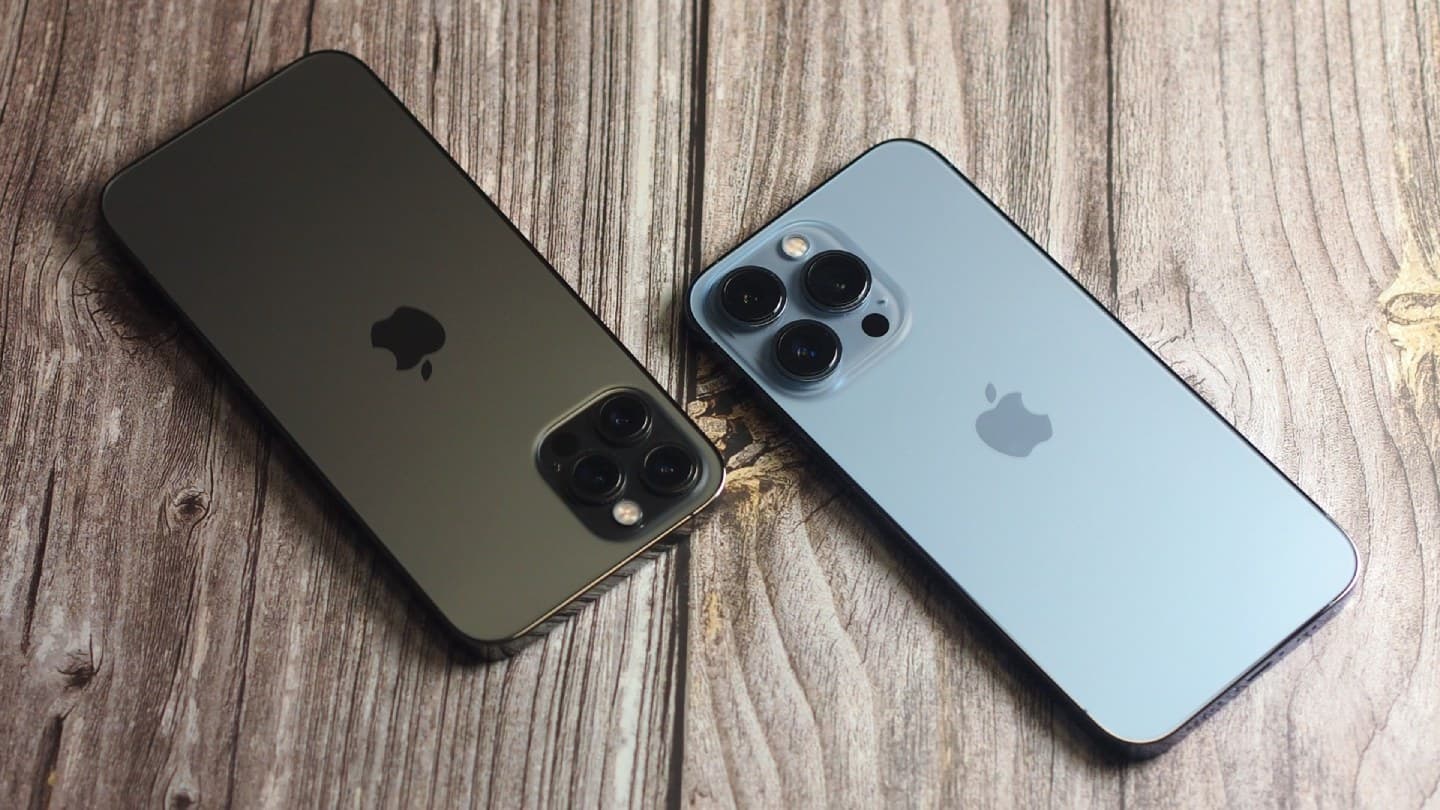 Zadní strana telefonu iPhone 13 Pro