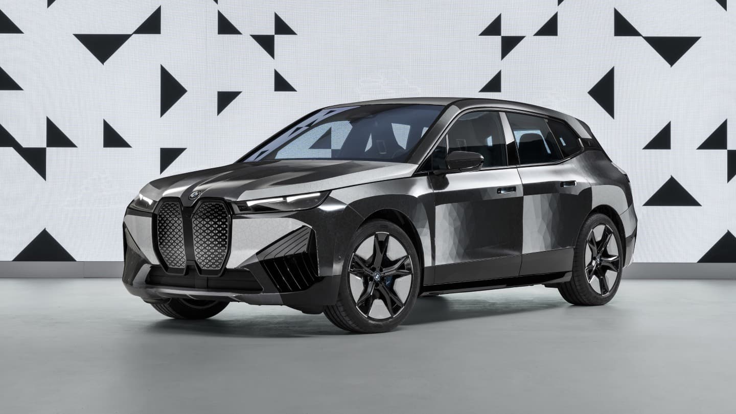 Elektromobil BMW iX Flow umí měnit barvy