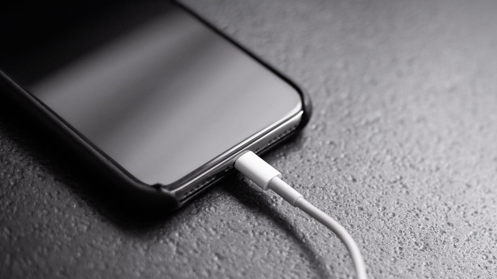 Nabíjení iPhonu přes kabel