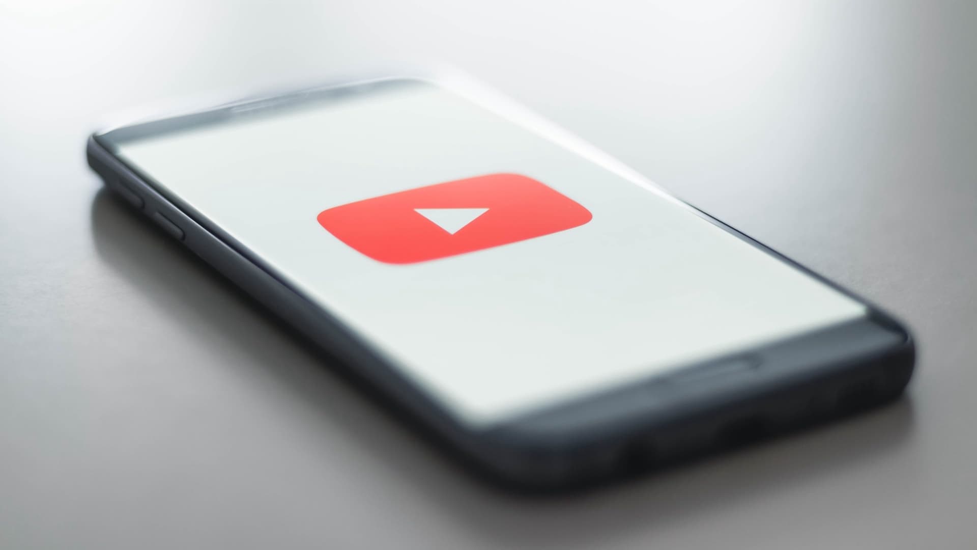 YouTube aplikace na telefonu