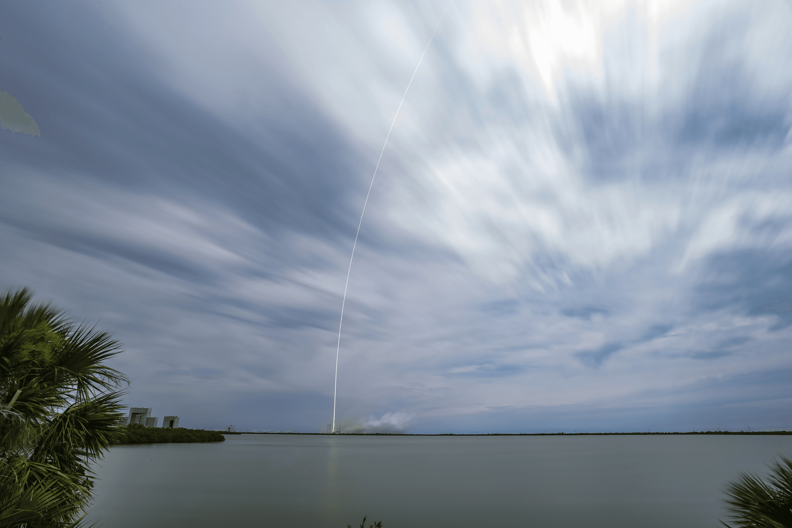 Falcon 9 vynáší na orbitu satelity Starlink