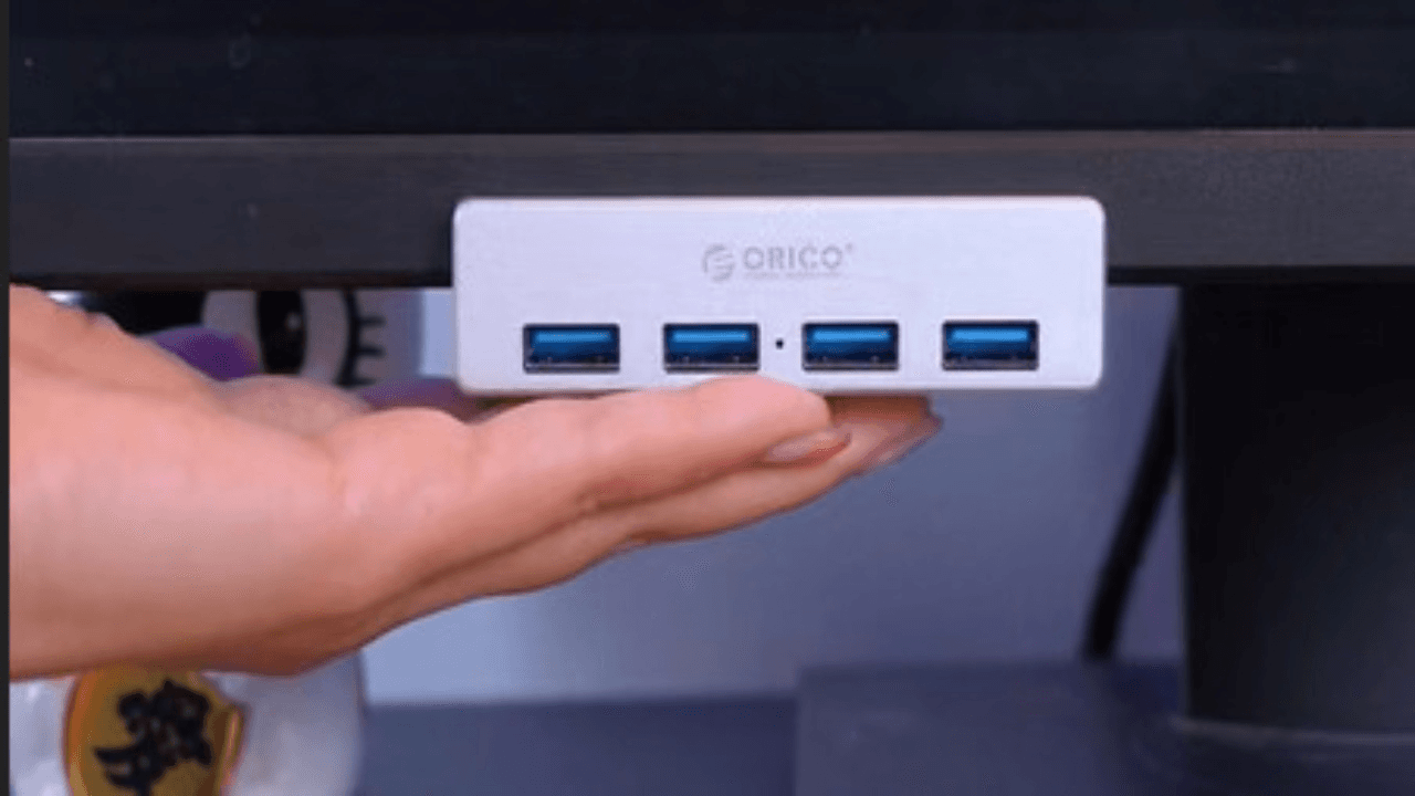 Praktický mini USB hub