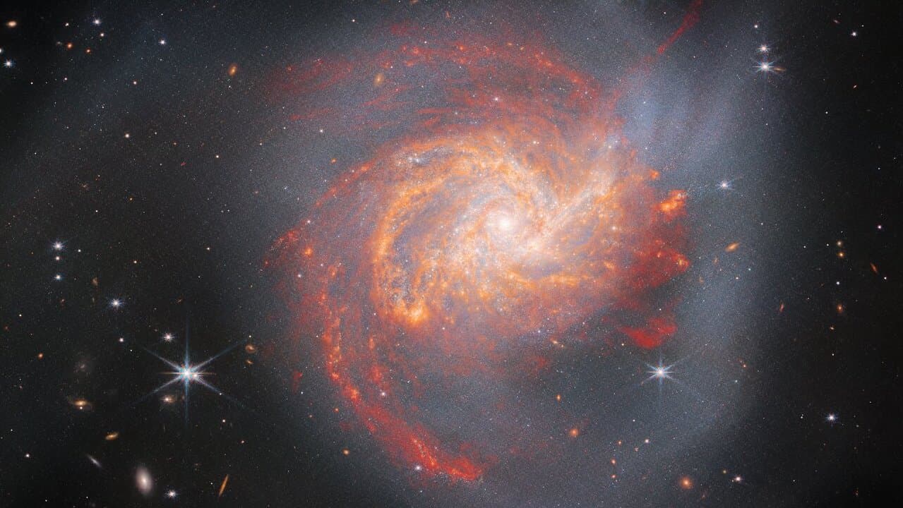 Nepříliš vzdálená galaxie NGC 3256