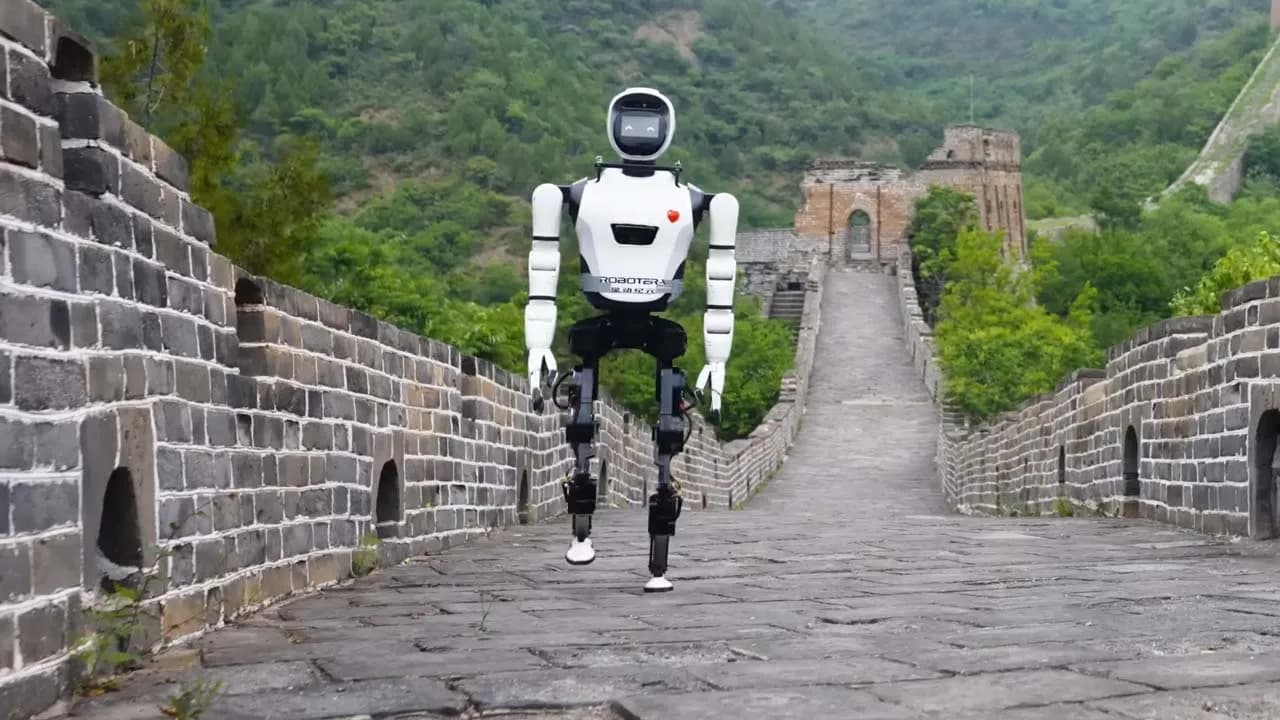 Čínská společnost představila nového robotického humanoida