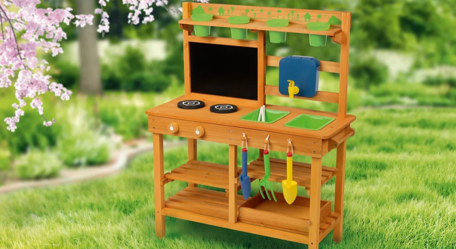 Stylová venkovní kuchyňka pro děti z Lidlu| foto: Lidl 