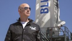 V Amazonu to vře. Akcionáři by dali přednost Muskově SpaceX před Blue Origin