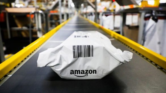 Umělá inteligence píše knihy ostošest! Amazon je díly od AI zcela zahlcen