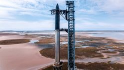 Šílená revoluce od Muska. SpaceX poprvé otestuje chytání raket s Mechazillou