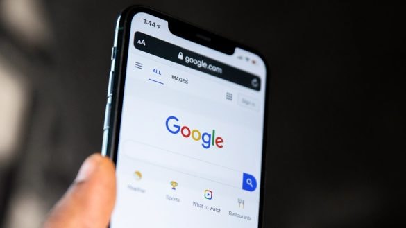 Google vyhledávač dominuje i po nástupu AI. ChatGPT skoro nikdo nepoužívá