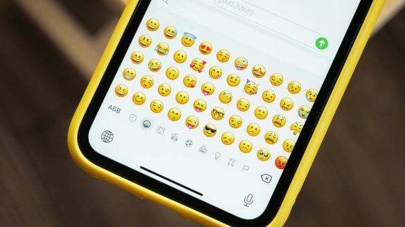 100 nejoblíbenějších emotikonů a jejich význam: Češi, používáte je správně?