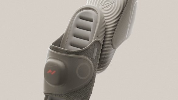 Nike představilo neobvyklé pantofle. Zahřejí nohy a pomohou s regenerací