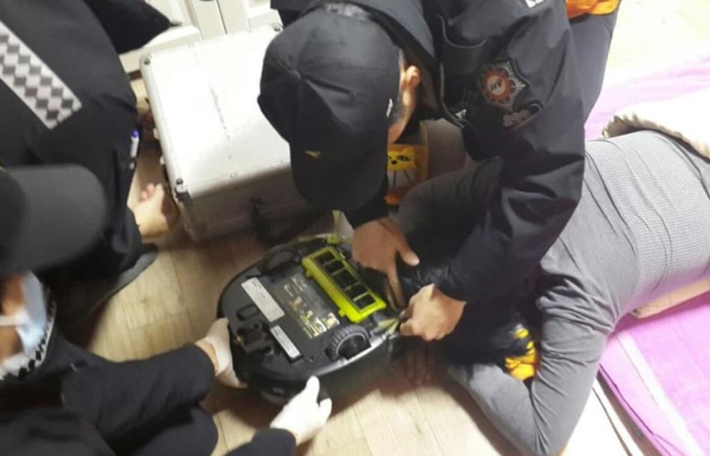 Vlasy zapletené do vysavače