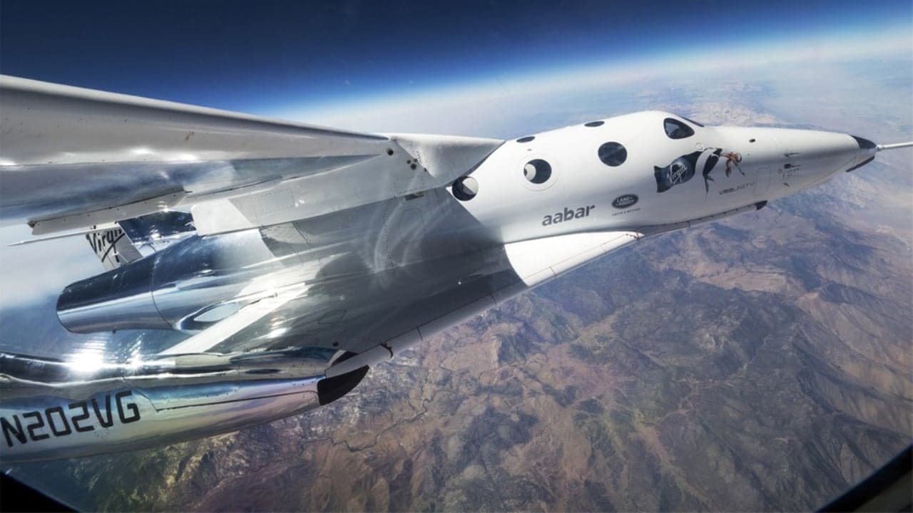 Virgin Galactic SpaceShip Two nad Zemí