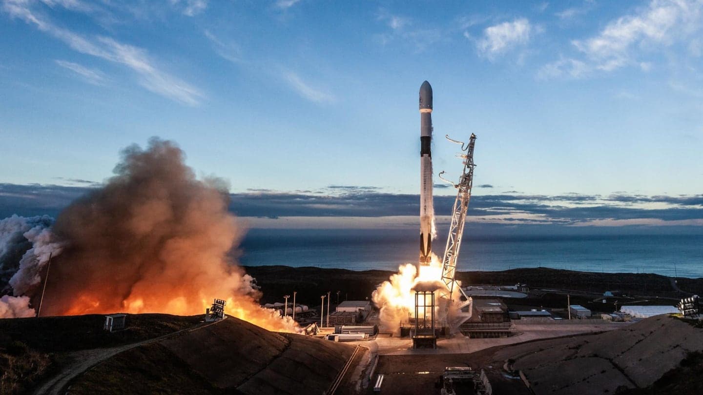 SpaceX a vesmírná loď Falcon 9