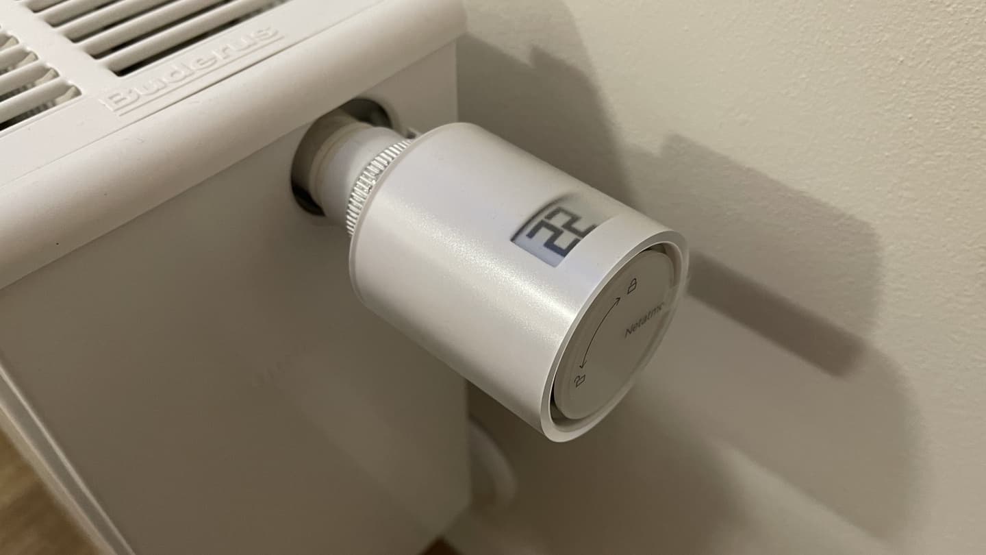 Při montáži myslete na to, aby displej s teplotou byl směrem nahoru