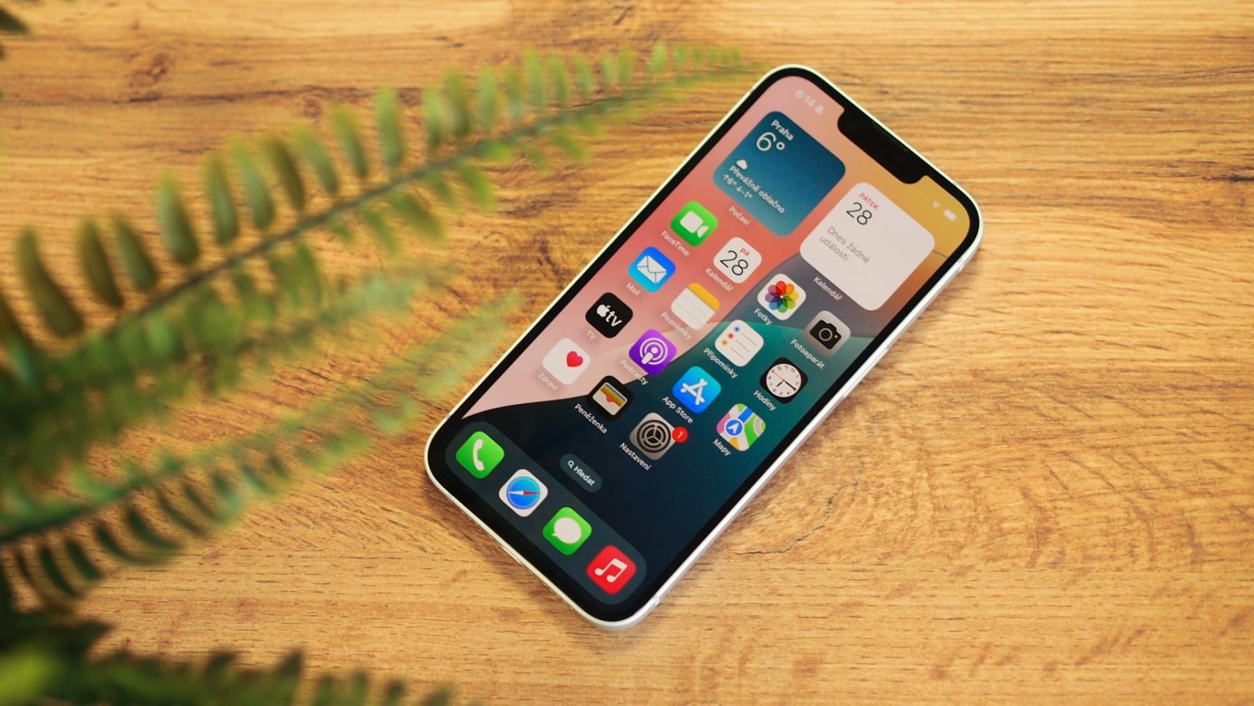 iphone 16e recenze obr2